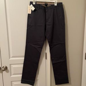 NWT Dockers Men’s Navy Signature Fit Khaki - Slim Fit 32x32